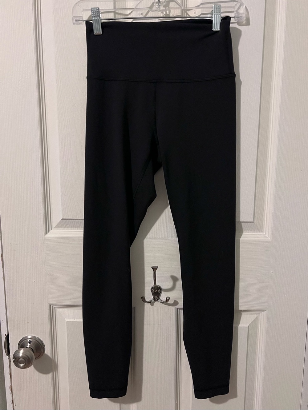 Lululemon Size 6 Black crop Legging pants